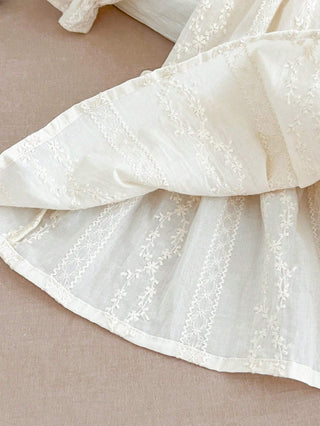Children's Dress with Lace Collar and Long Sleeves – Vintage Charm for Little Trendsetters